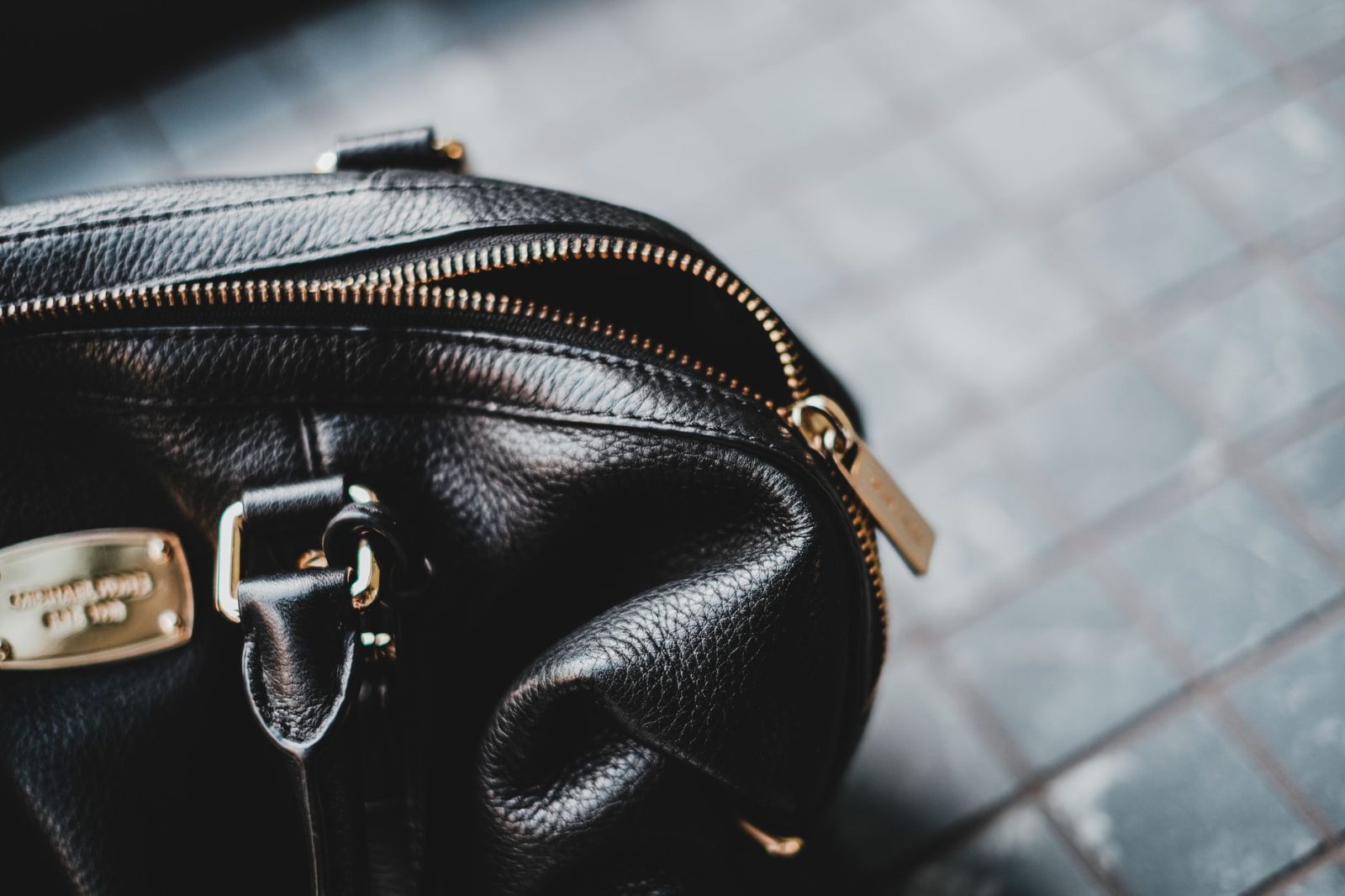Panduan Memilih Waist Bag Pria Original dan Cara Memastikan Keasliannya