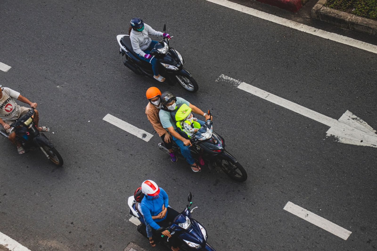 Tas Serut Helm: Panduan Memilih Pelindung Praktis untuk Helm Anda