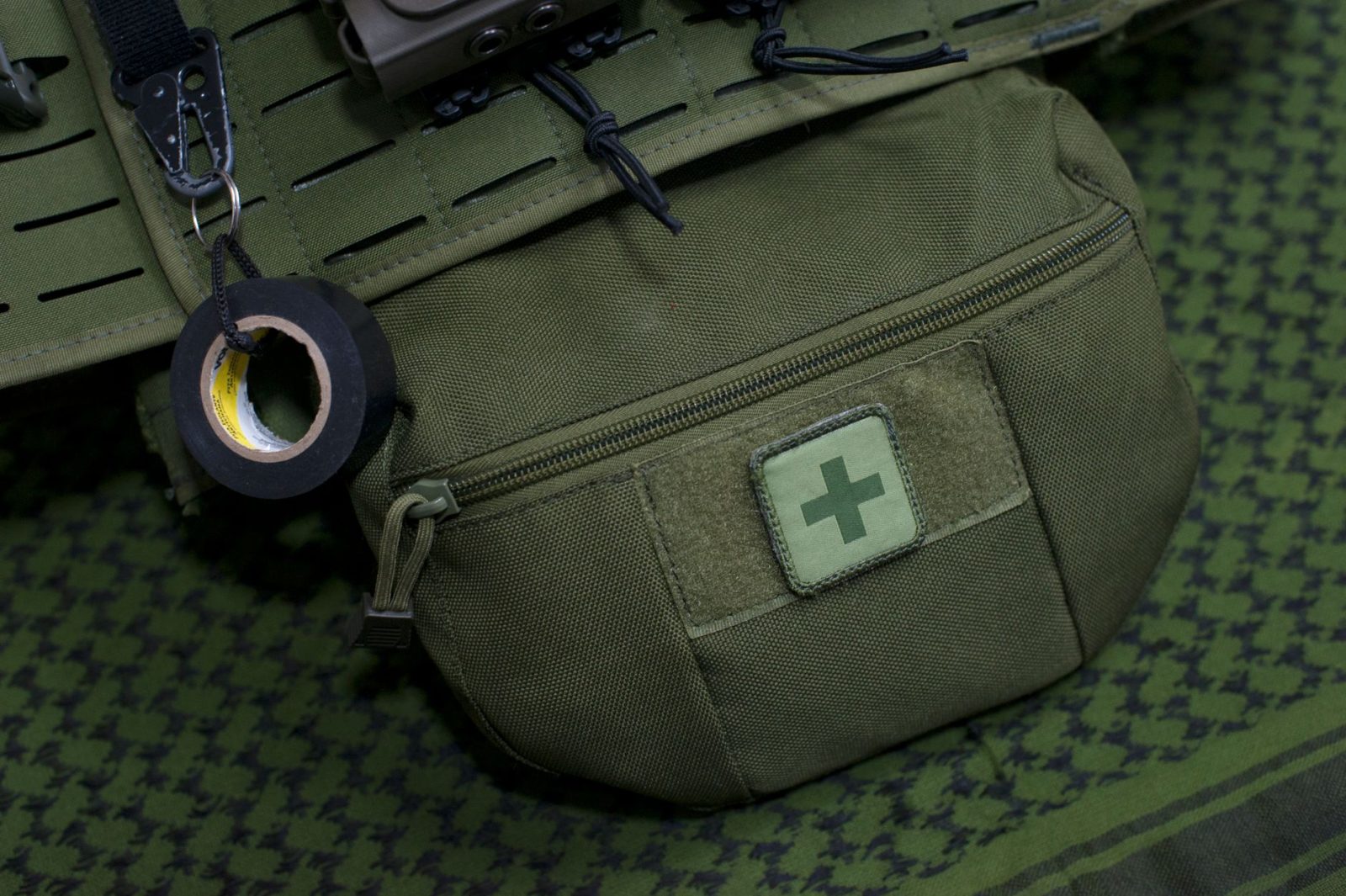 Memilih Knife Pouch MOLLE: Panduan untuk Akses Cepat dan Aman